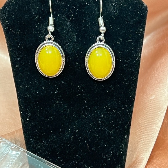 🔥🔥Fashion Jewelry Ladys Earrings A Mustard Gold Color With Silver Plating, Sty - Picture 10 of 11